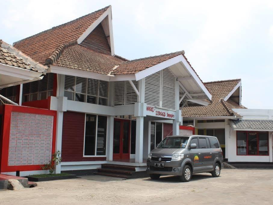 Lingga Guest House Jayagiri Лембанг Екстериор снимка
